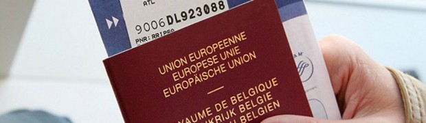 Airport: Belgian passport and boarding card. Aéroport : Passeport belge et carte d'embarquement.